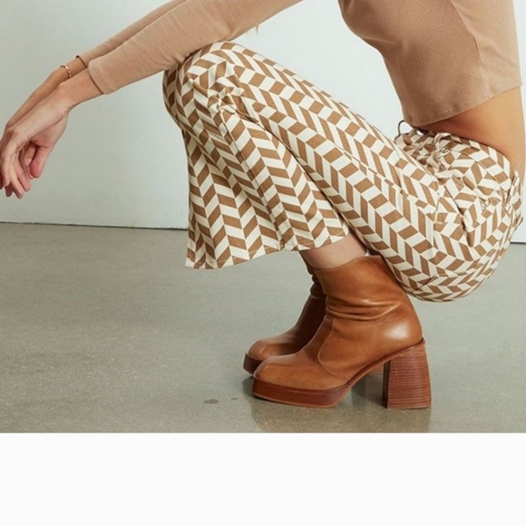 PacSun White and Brown Straight Leg Jeans with Geometric Pattern - Picture 3 of 14